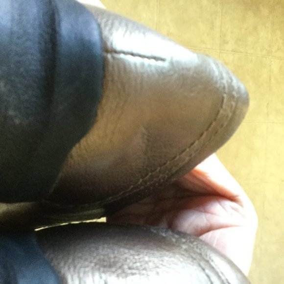 Gold color Clarks i motion shoes size 9W leather upper - Picture 4 of 5